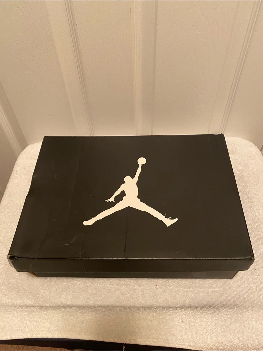 Air Jordan 2 Retro White and Red Men’s Sneakers…size 8